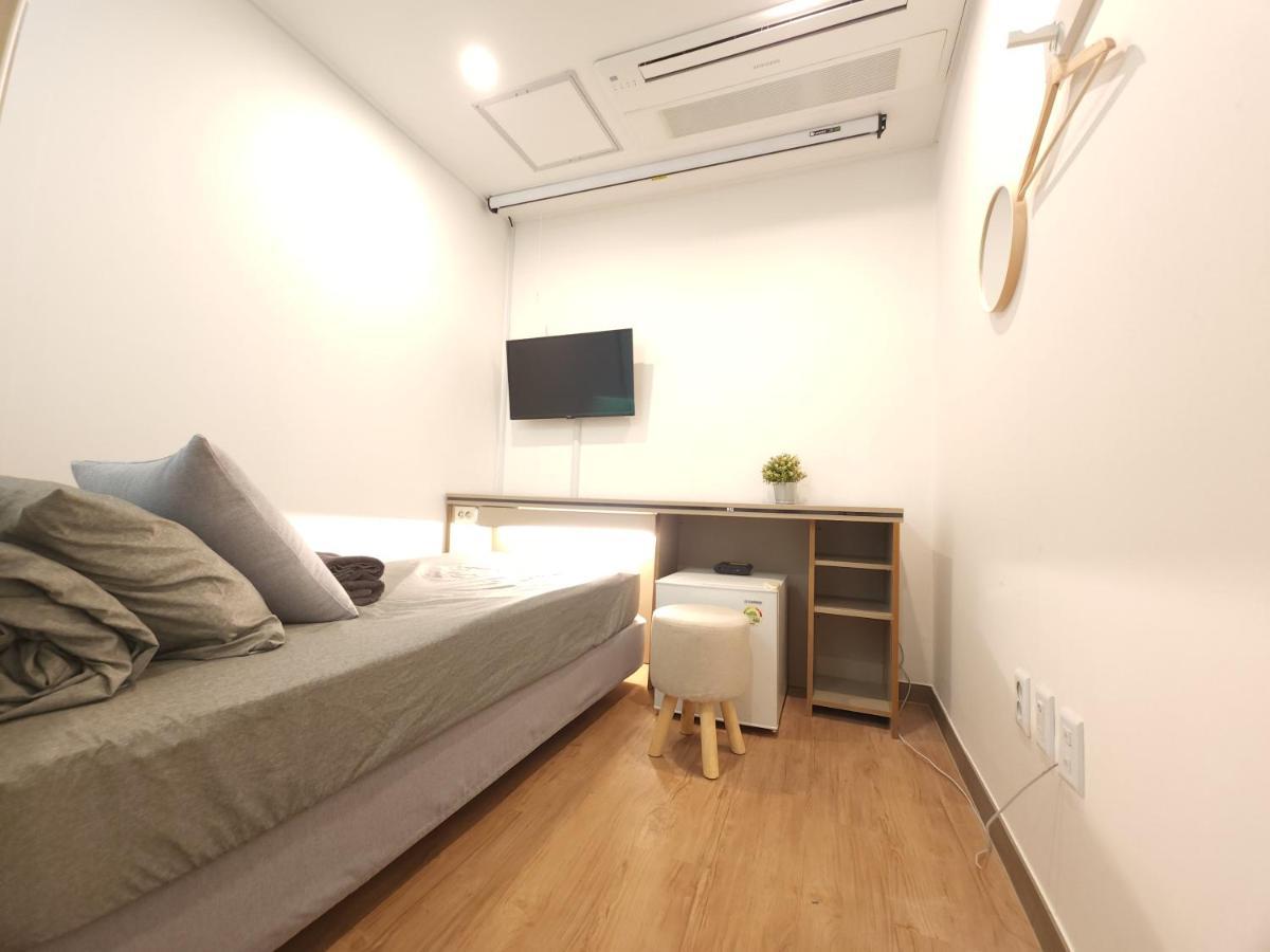 Oyo Hostel Myeongdong 2 Сеул Экстерьер фото