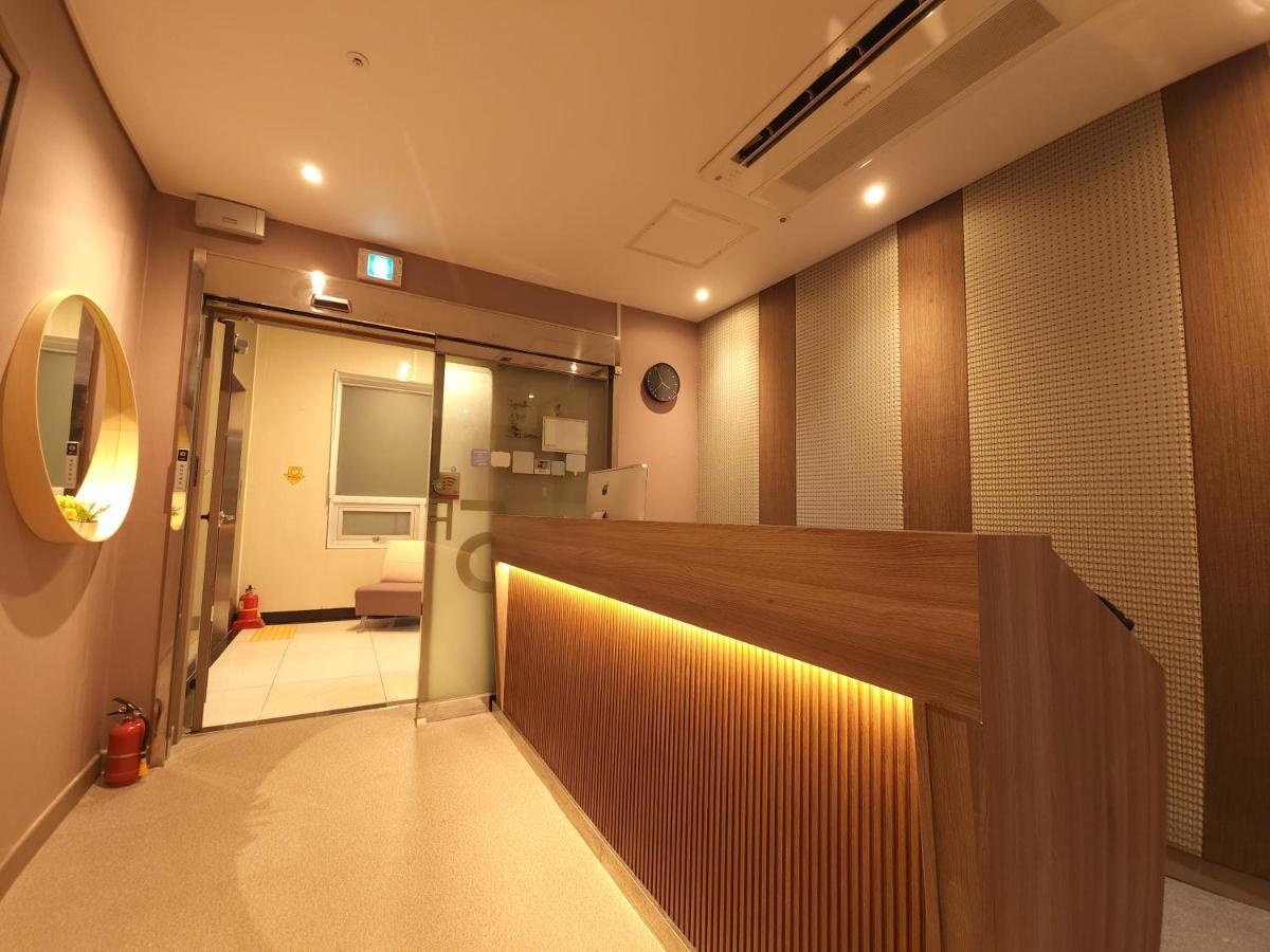 Oyo Hostel Myeongdong 2 Сеул Экстерьер фото