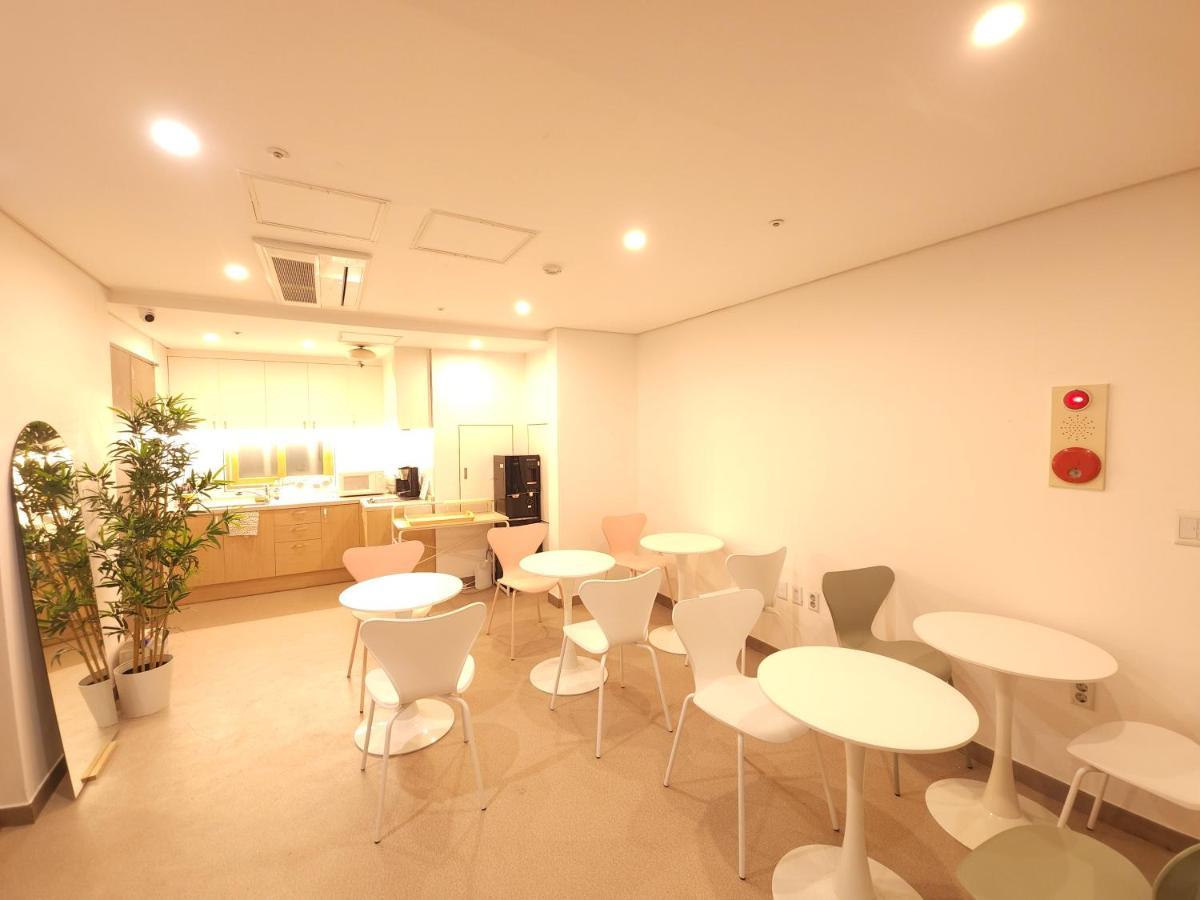 Oyo Hostel Myeongdong 2 Сеул Экстерьер фото
