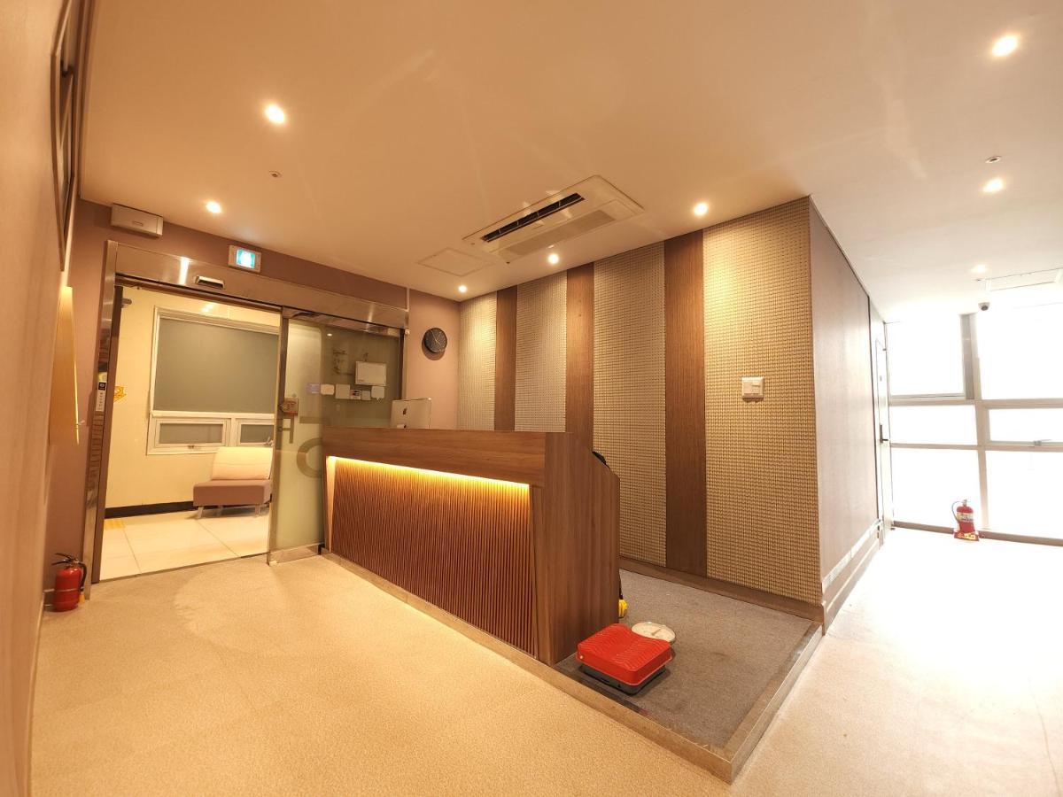 Oyo Hostel Myeongdong 2 Сеул Экстерьер фото