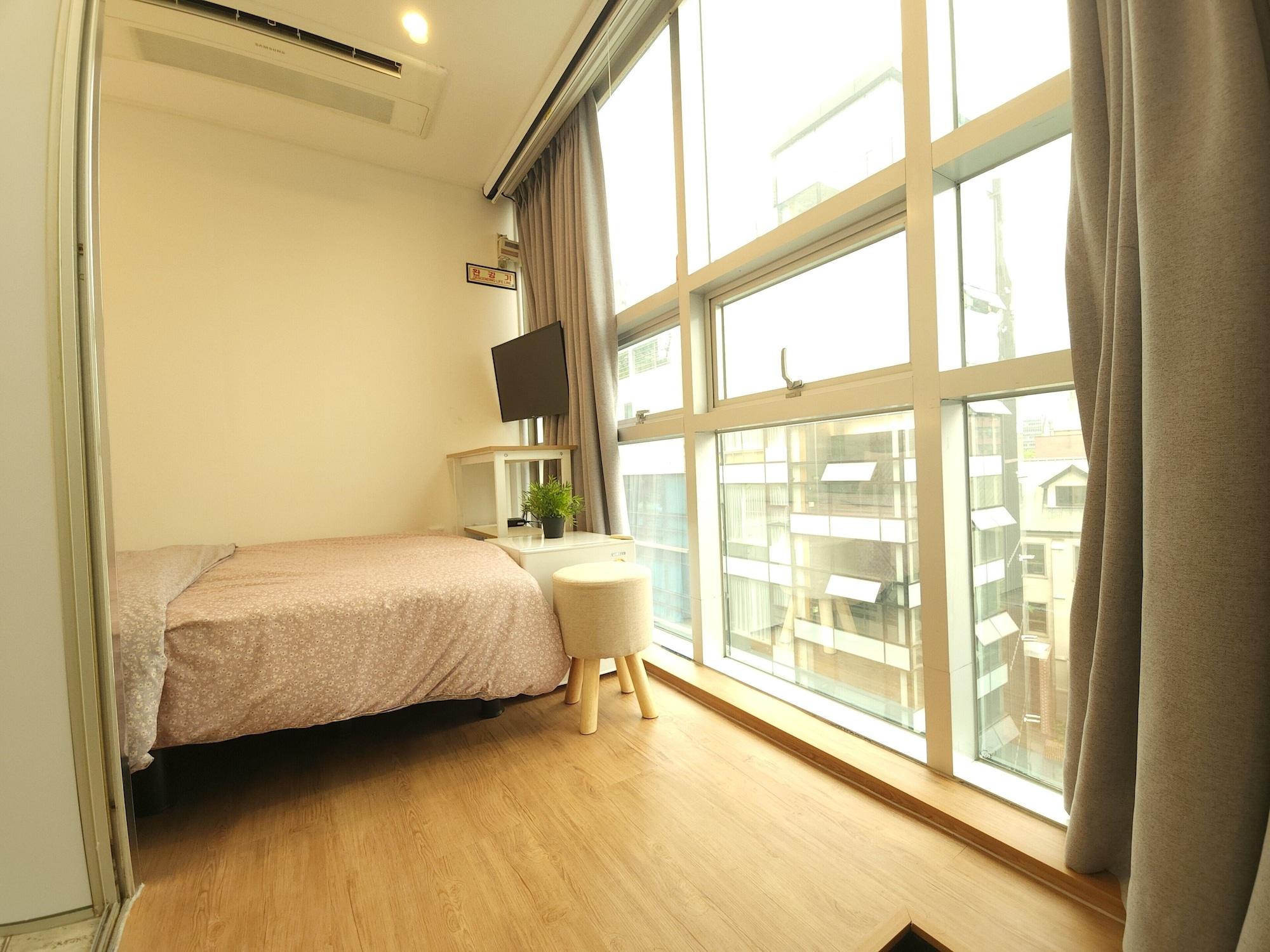 Oyo Hostel Myeongdong 2 Сеул Экстерьер фото