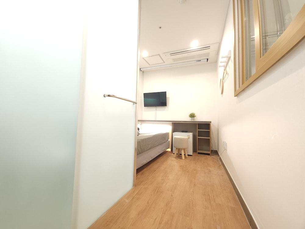 Oyo Hostel Myeongdong 2 Сеул Экстерьер фото