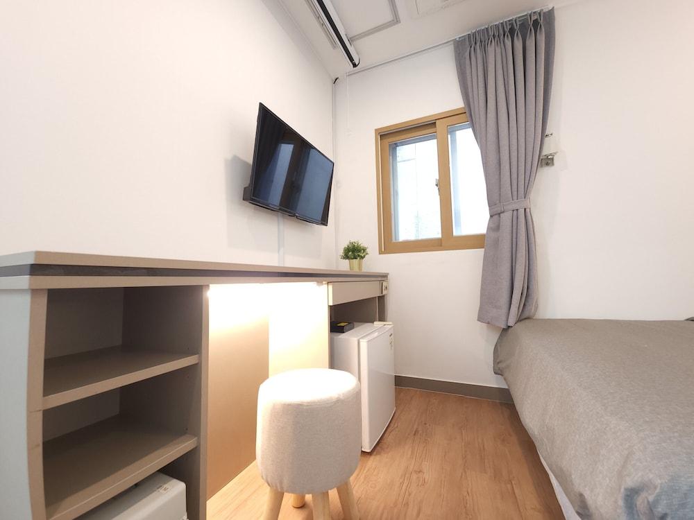 Oyo Hostel Myeongdong 2 Сеул Экстерьер фото