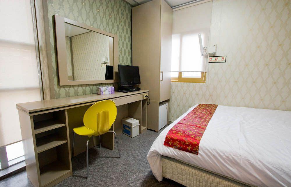 Oyo Hostel Myeongdong 2 Сеул Экстерьер фото