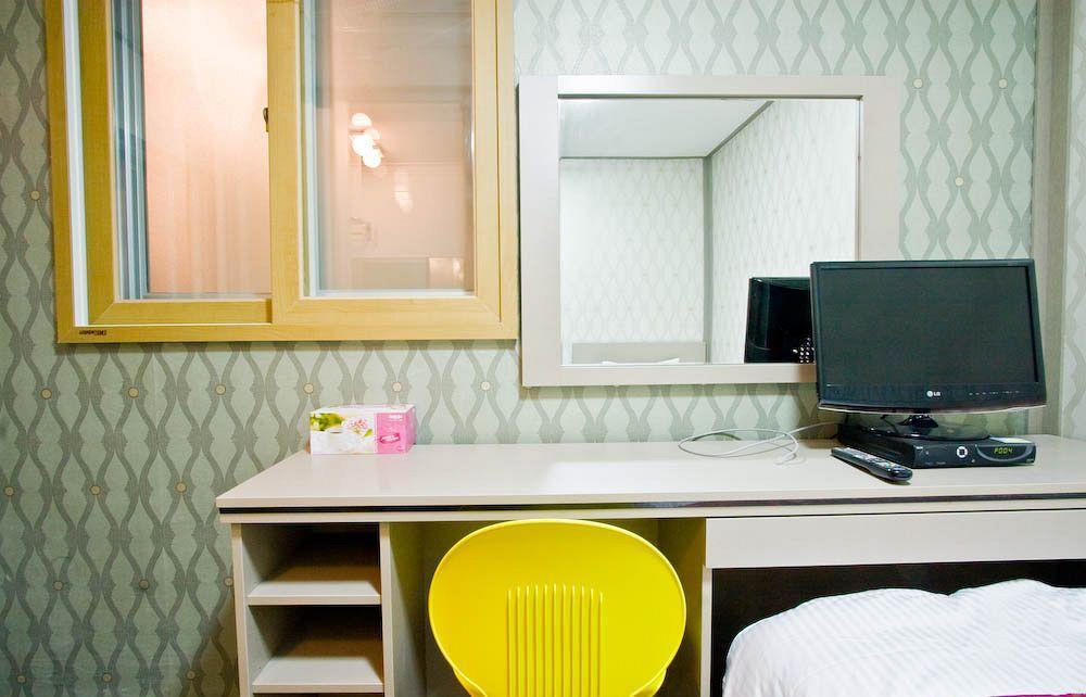 Oyo Hostel Myeongdong 2 Сеул Экстерьер фото