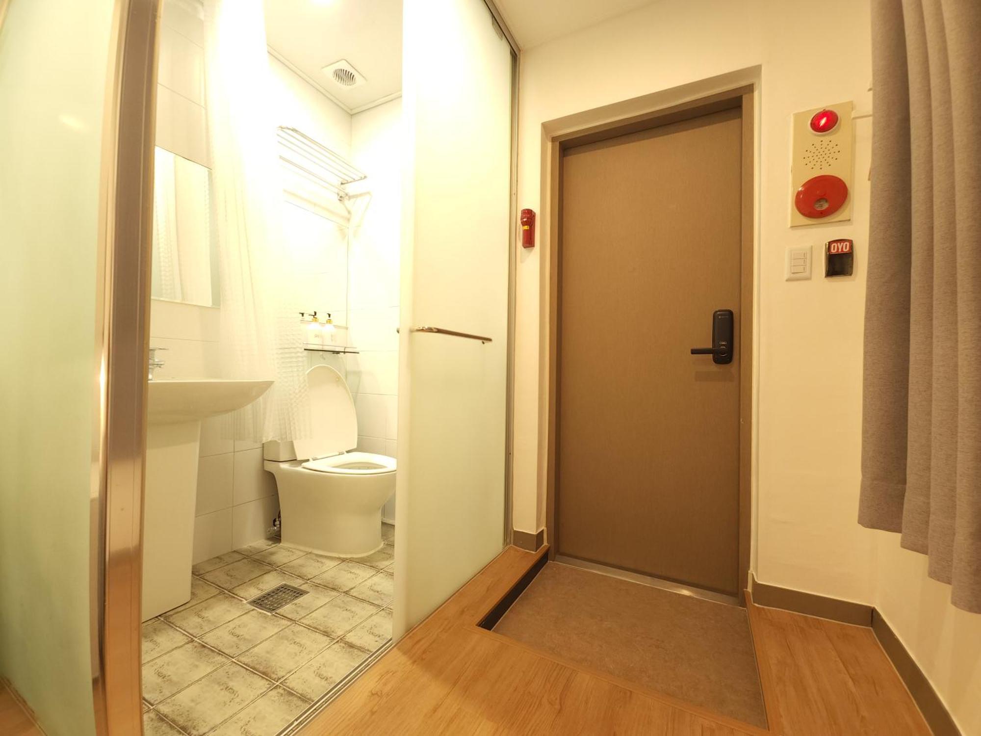 Oyo Hostel Myeongdong 2 Сеул Номер фото
