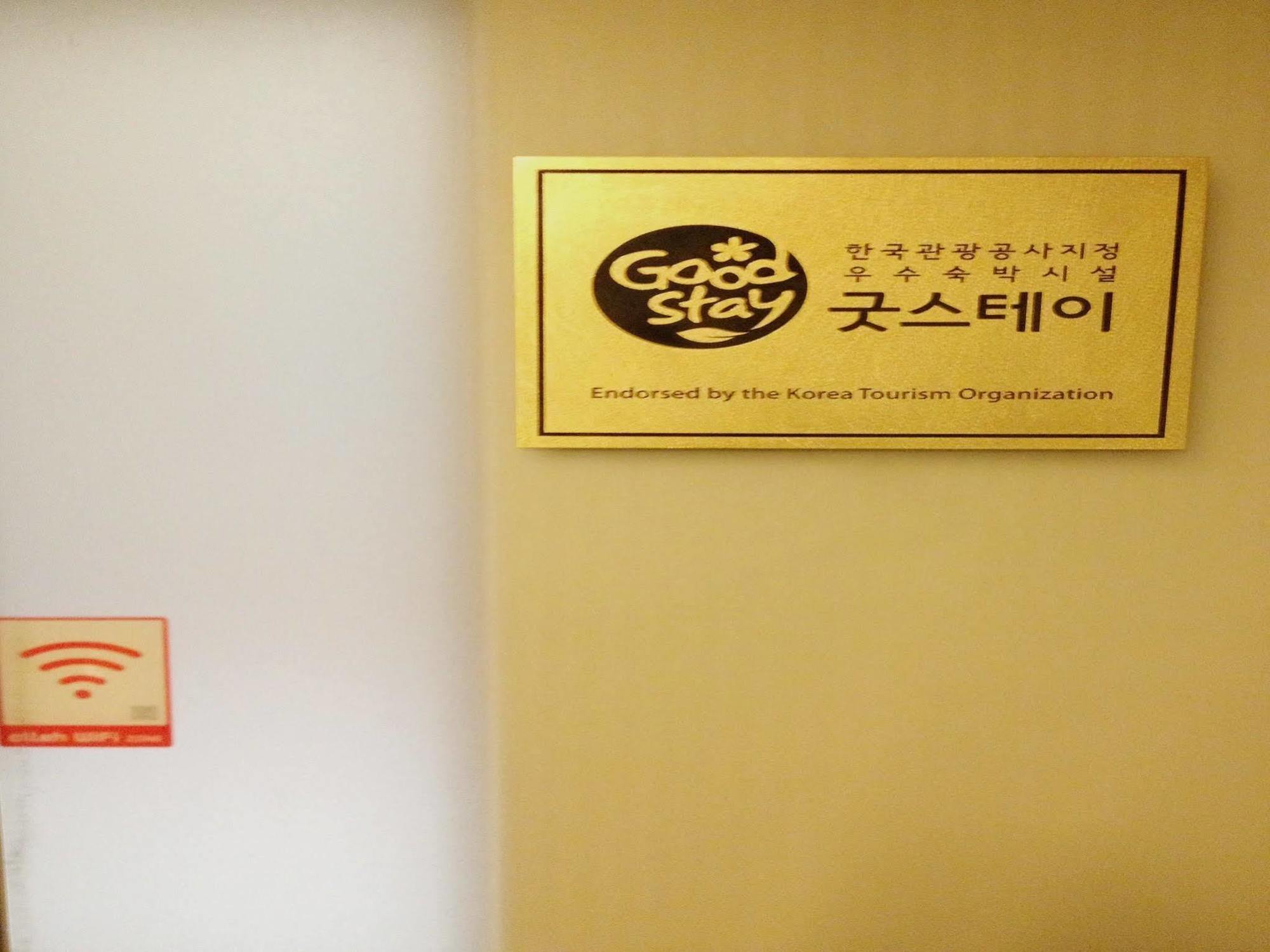 Oyo Hostel Myeongdong 2 Сеул Экстерьер фото